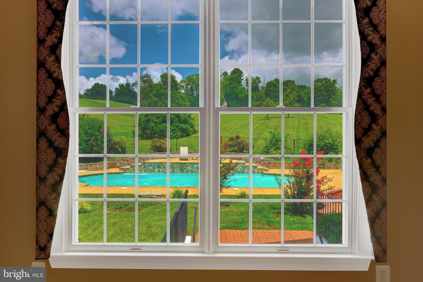 Leesburg, Virginia, 20175, United States, 4 Bedrooms Bedrooms, ,5 BathroomsBathrooms,Residential,Active,1894598