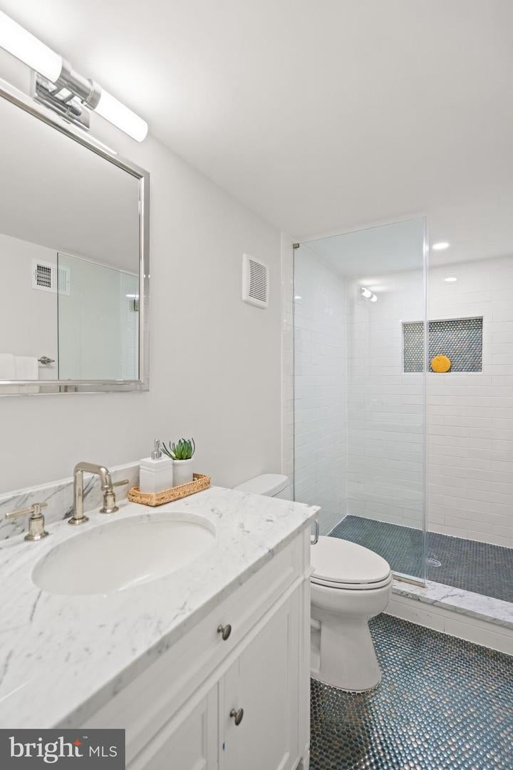 Washington, District Of Columbia, 20016, United States, 6 Bedrooms Bedrooms, ,8 BathroomsBathrooms,Residential,Active,1934802