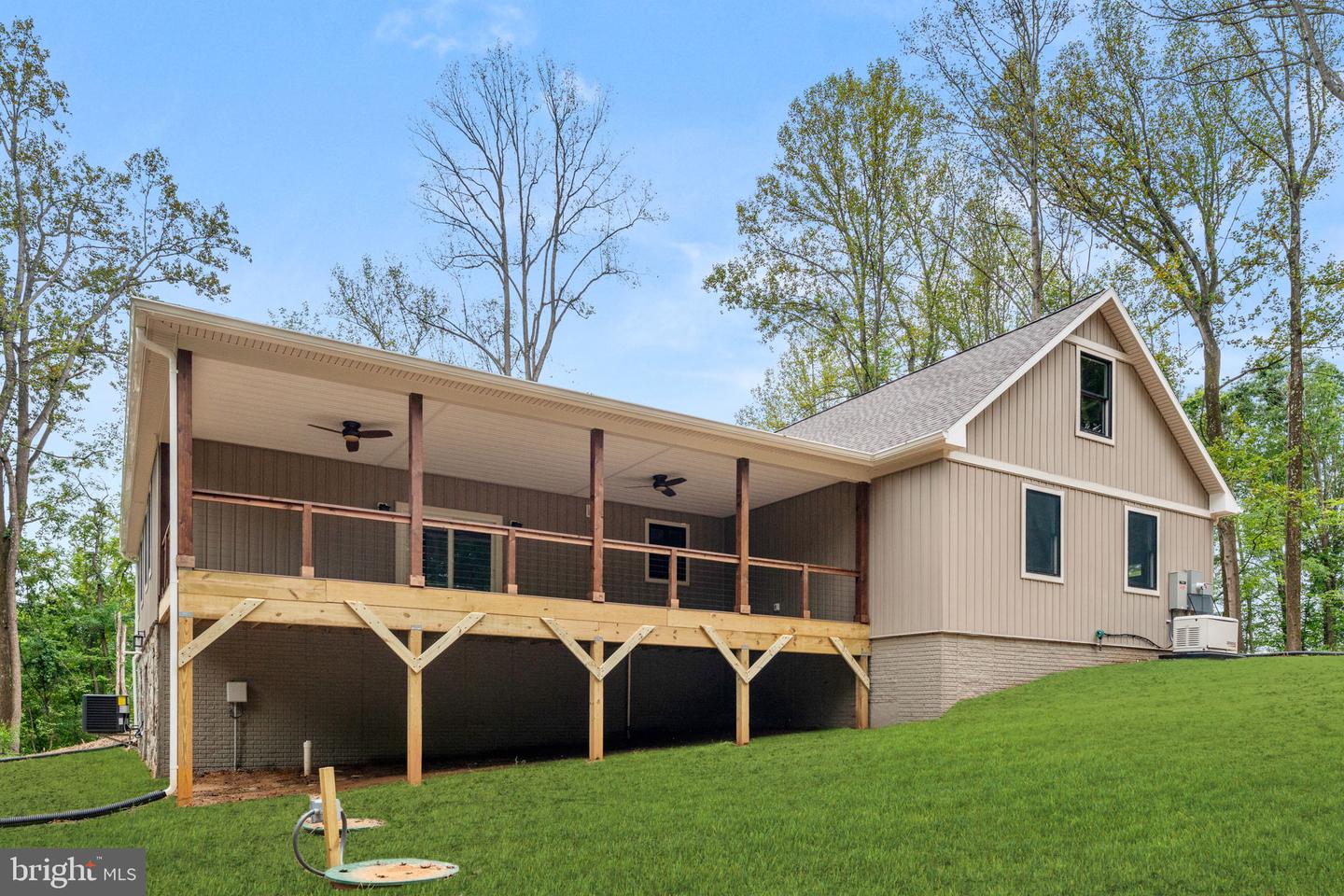 Warrenton, Virginia, 20187, United States, 3 Bedrooms Bedrooms, ,4 BathroomsBathrooms,Residential,Active,1963257