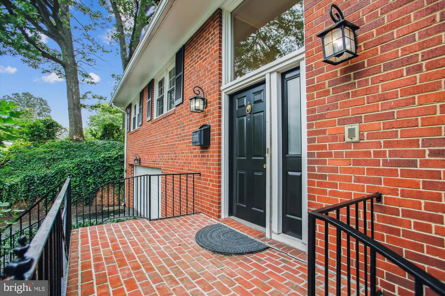 Arlington, Virginia, 22202, United States, 5 Bedrooms Bedrooms, ,3 BathroomsBathrooms,Residential,Active,1926909