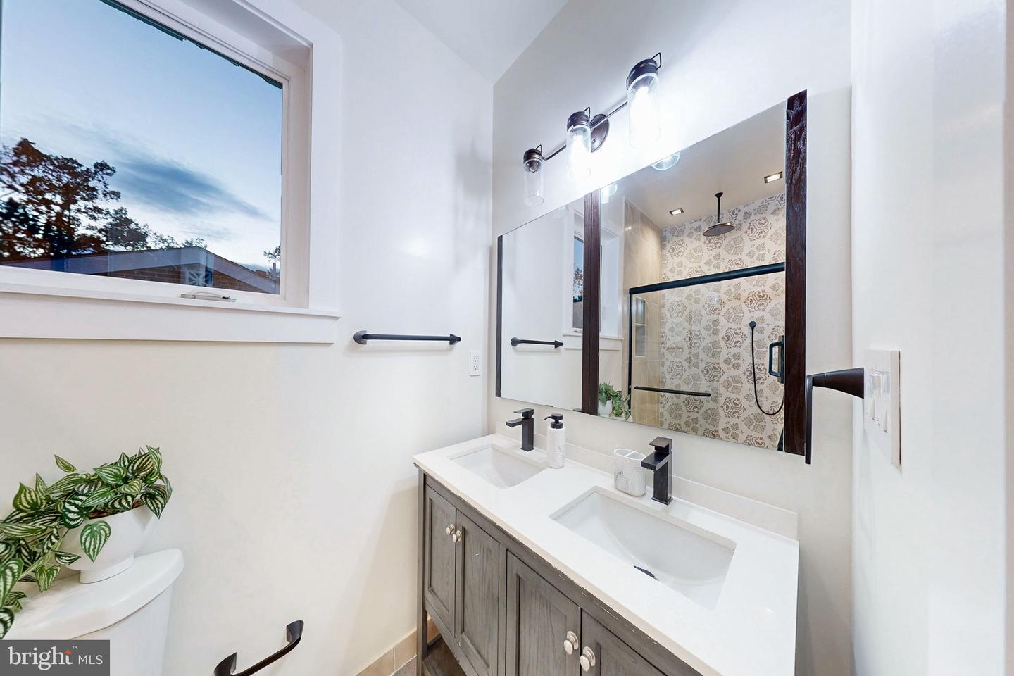 Washington, District Of Columbia, 20018, United States, 6 Bedrooms Bedrooms, ,5 BathroomsBathrooms,Residential,Active,1964489