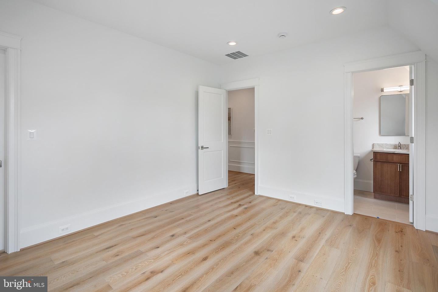 Arlington, Virginia, 22201, United States, 7 Bedrooms Bedrooms, ,8 BathroomsBathrooms,Residential,Active,1944105