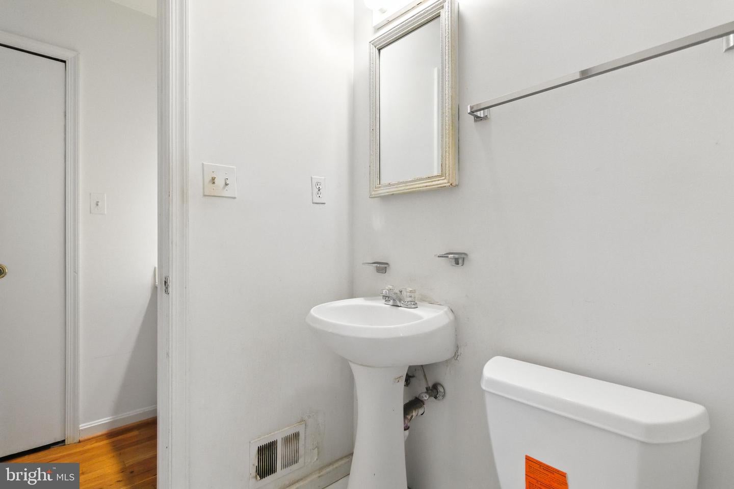Mclean, Virginia, 22101, United States, 5 Bedrooms Bedrooms, ,3 BathroomsBathrooms,Residential,Active,1929396