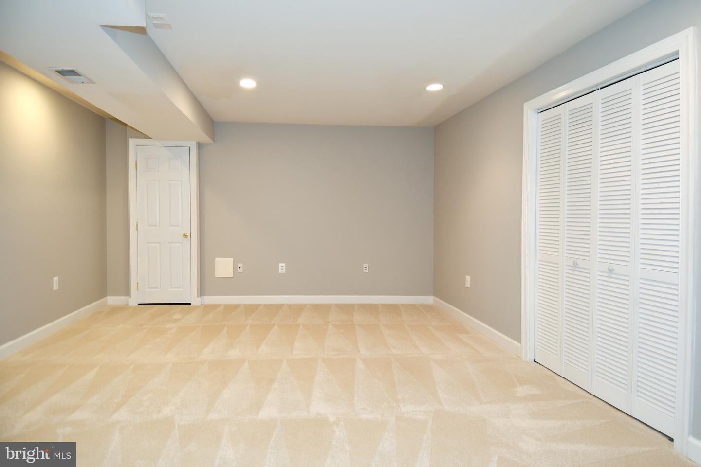 Ashburn, Virginia, 20147, United States, 6 Bedrooms Bedrooms, ,5 BathroomsBathrooms,Residential,Active,1914776