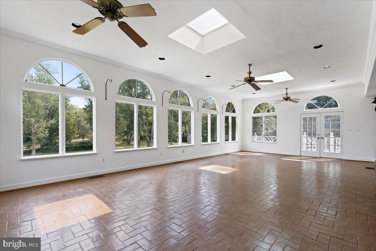 Great Falls, Virginia, 22066, United States, 5 Bedrooms Bedrooms, ,3 BathroomsBathrooms,Residential,Active,1941376