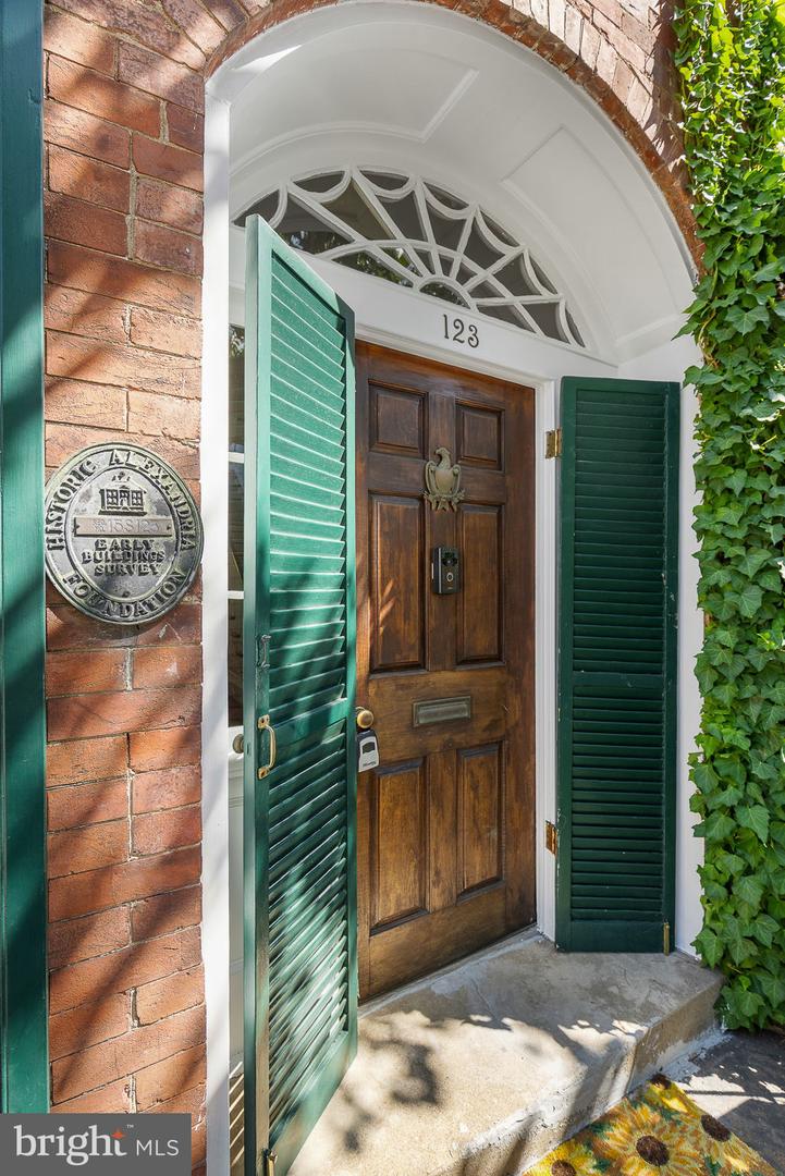 Alexandria, Virginia, 22314, United States, 3 Bedrooms Bedrooms, ,3 BathroomsBathrooms,Residential,Active,1927676
