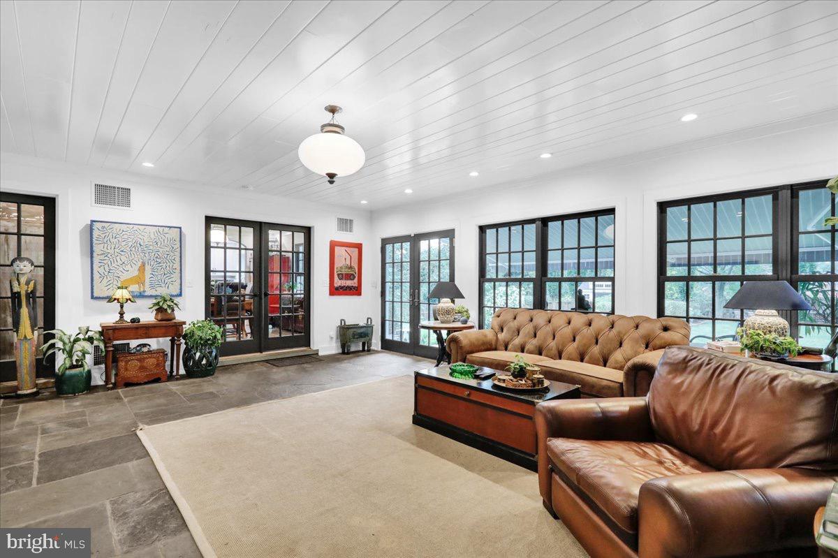 Lancaster, Pennsylvania, 17603, United States, 4 Bedrooms Bedrooms, ,3 BathroomsBathrooms,Residential,Active,1936456