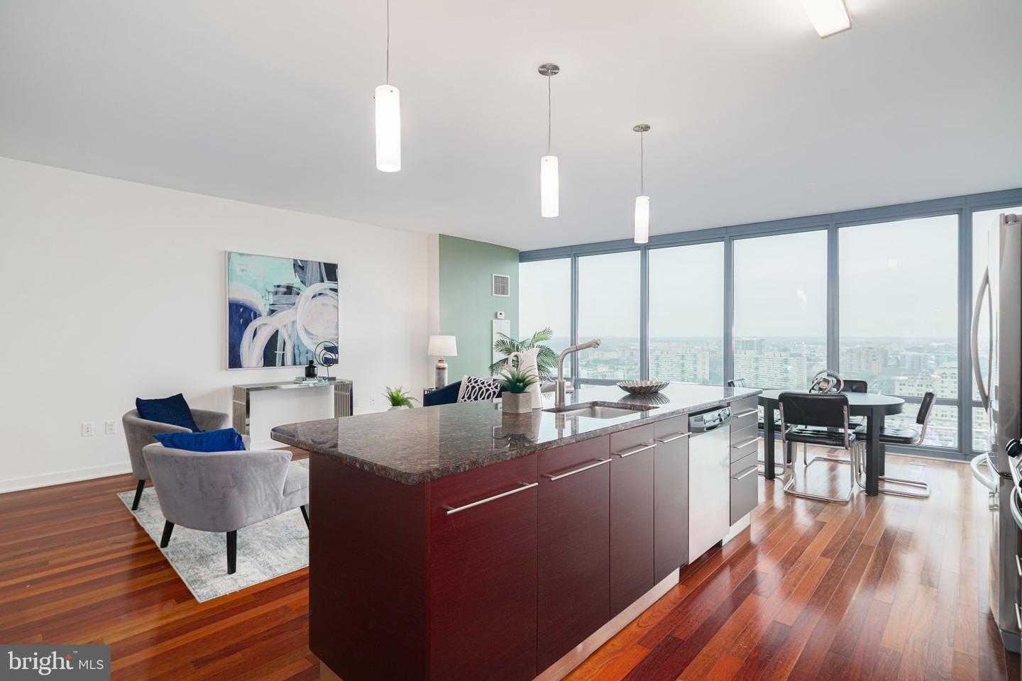 Philadelphia, Pennsylvania, 19103, United States, 3 Bedrooms Bedrooms, ,4 BathroomsBathrooms,Residential,Active,1993681