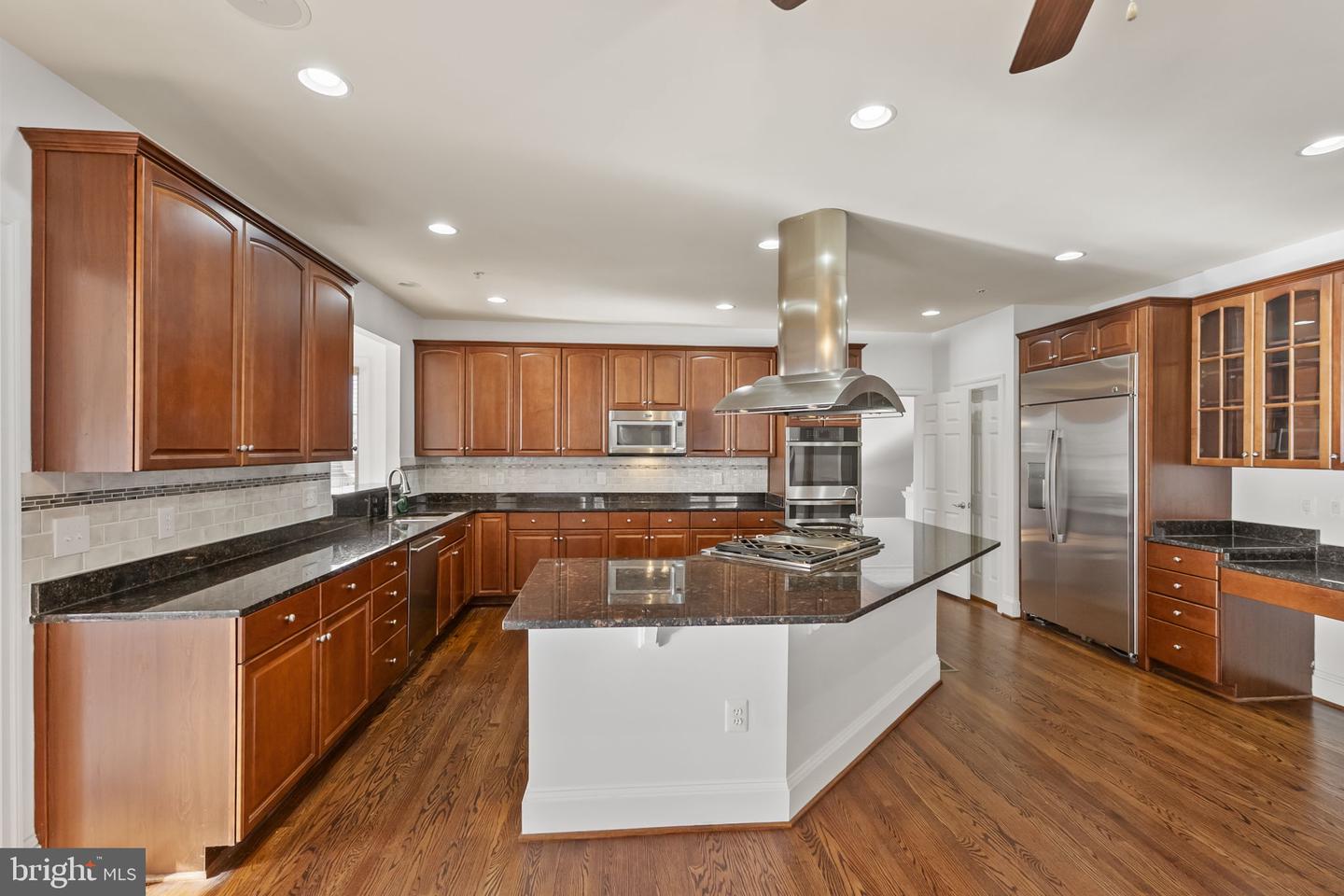 Clarksburg, Maryland, 20871, United States, 5 Bedrooms Bedrooms, ,5 BathroomsBathrooms,Residential,Active,2001354