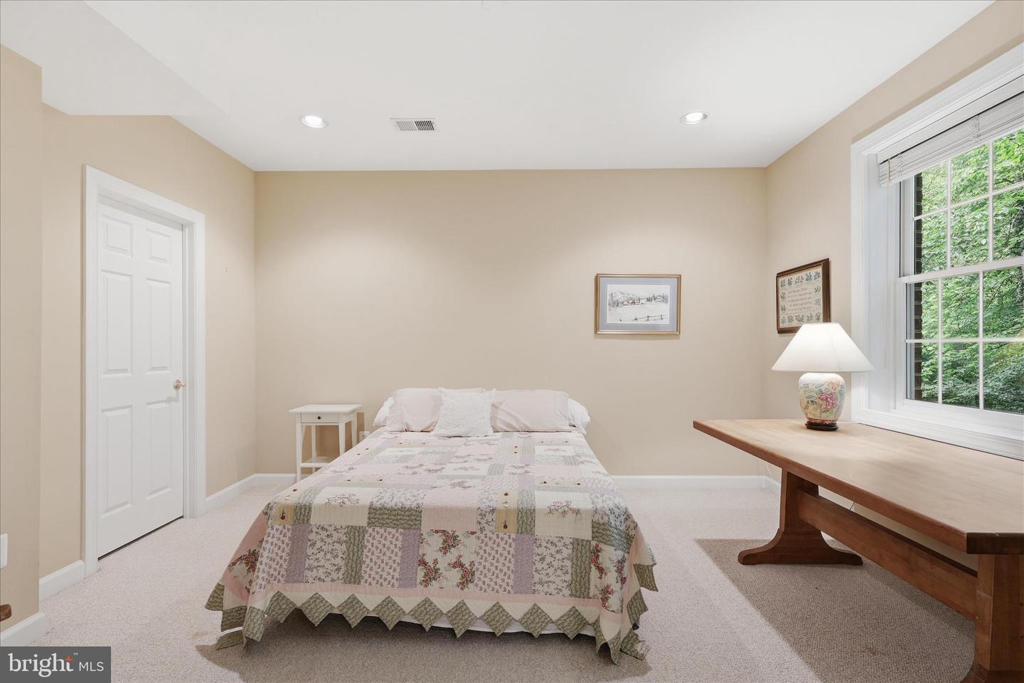 Oakton, Virginia, 22124, United States, 5 Bedrooms Bedrooms, ,5 BathroomsBathrooms,Residential,Pending,2045766
