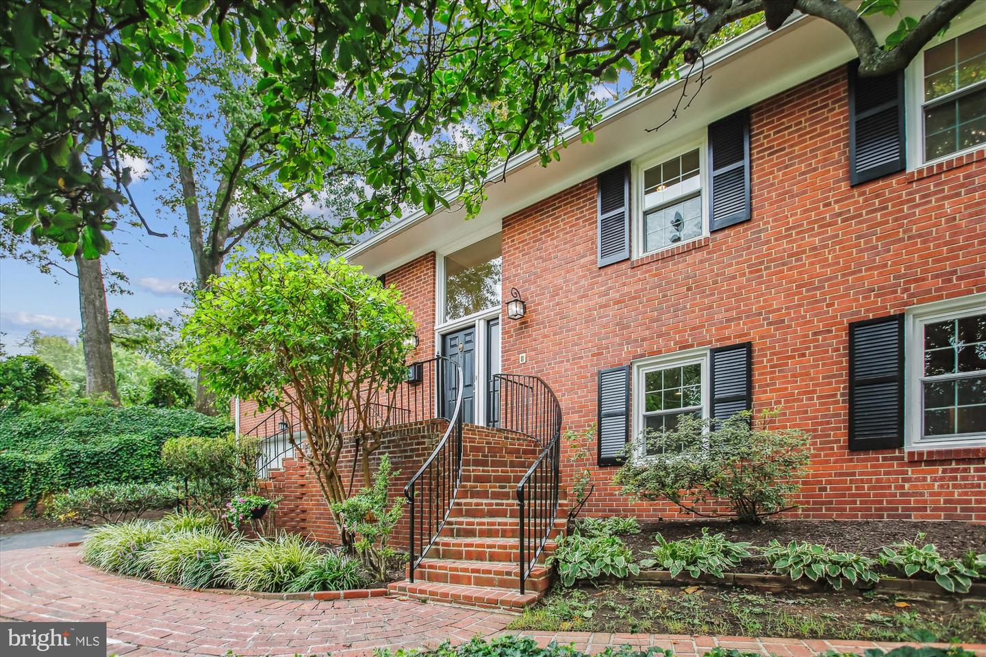 Arlington, Virginia, 22202, United States, 5 Bedrooms Bedrooms, ,3 BathroomsBathrooms,Residential,Active,1926909