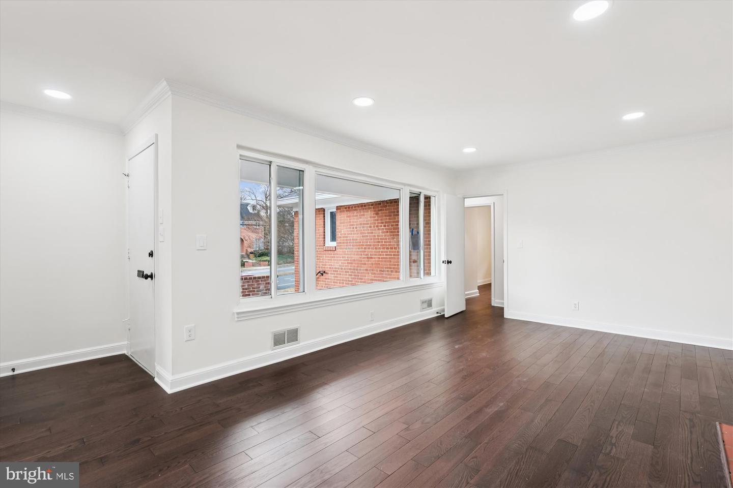 Arlington, Virginia, 22207, United States, 3 Bedrooms Bedrooms, ,3 BathroomsBathrooms,Residential,Active,2012923