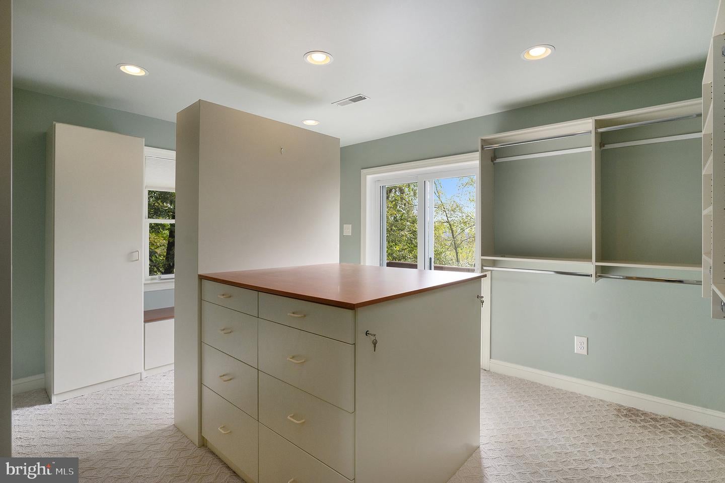 Sellersville, Pennsylvania, 18960, United States, 10 Bedrooms Bedrooms, ,7 BathroomsBathrooms,Residential,Active,1965847