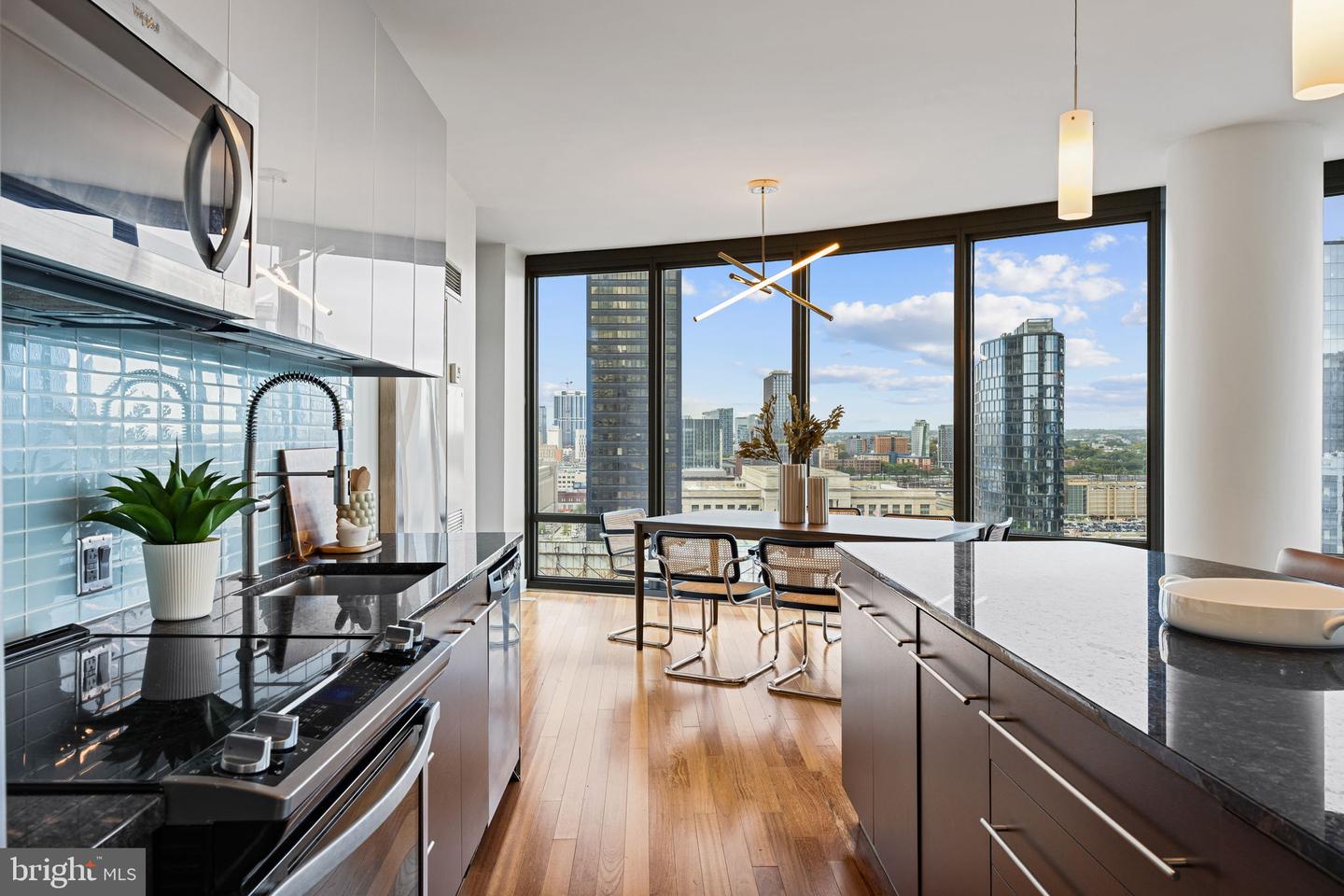 Philadelphia, Pennsylvania, 19103, United States, 3 Bedrooms Bedrooms, ,4 BathroomsBathrooms,Residential,Active,1993681