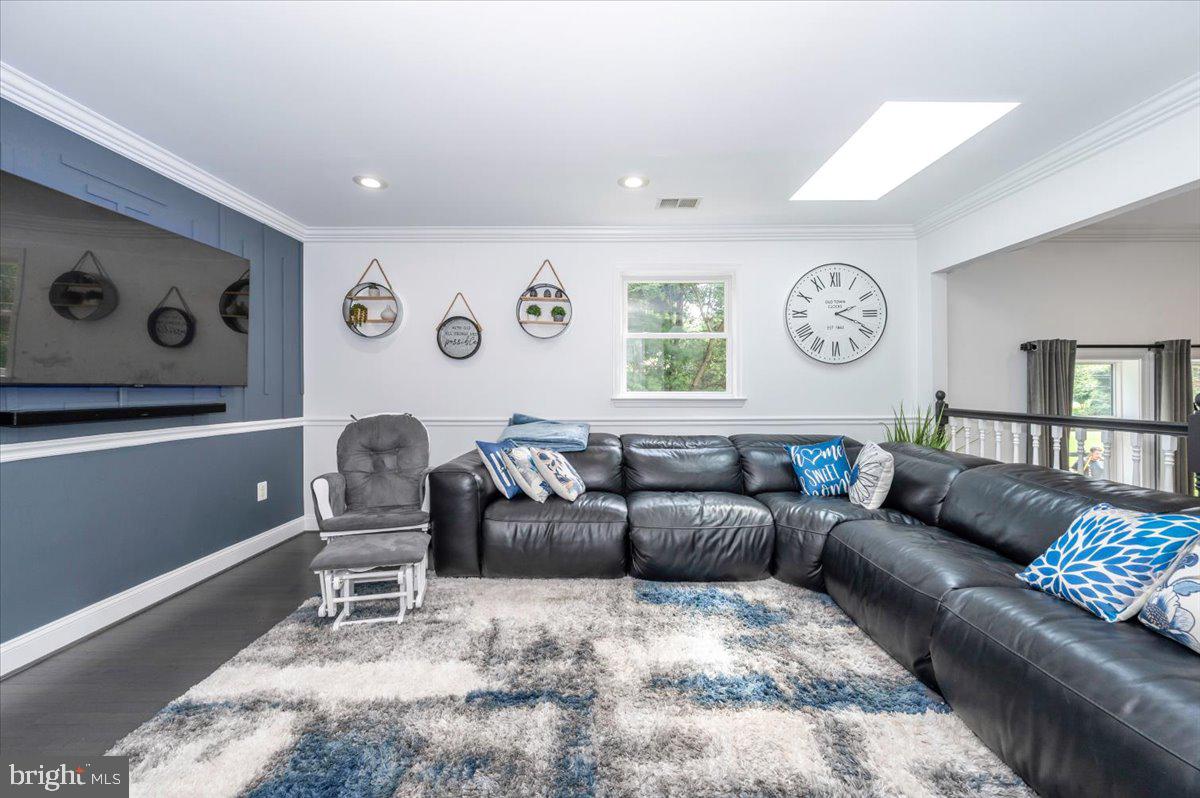 Fairfax, Virginia, 22030, United States, 5 Bedrooms Bedrooms, ,4 BathroomsBathrooms,Residential,Active,1892608