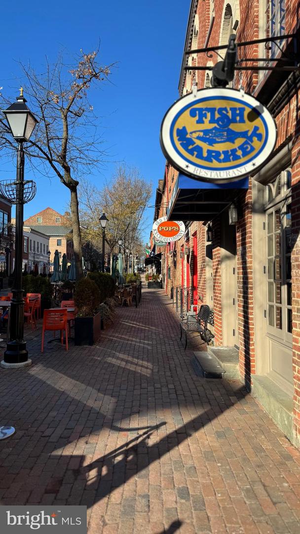 Alexandria, Virginia, 22314, United States, 3 Bedrooms Bedrooms, ,4 BathroomsBathrooms,Residential,Active,1933713