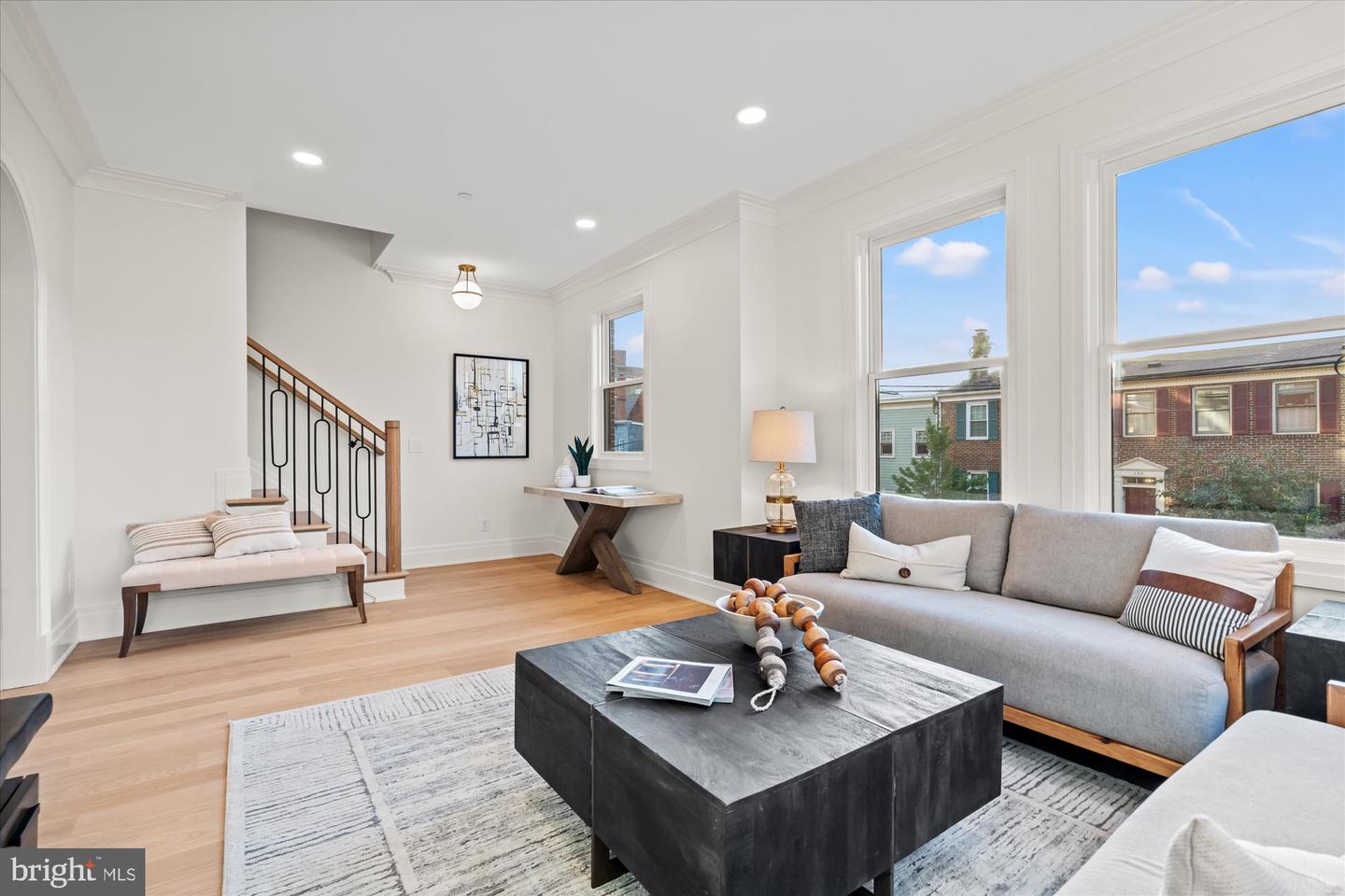 Alexandria, Virginia, 22314, United States, 4 Bedrooms Bedrooms, ,5 BathroomsBathrooms,Residential,Contingent,2011194