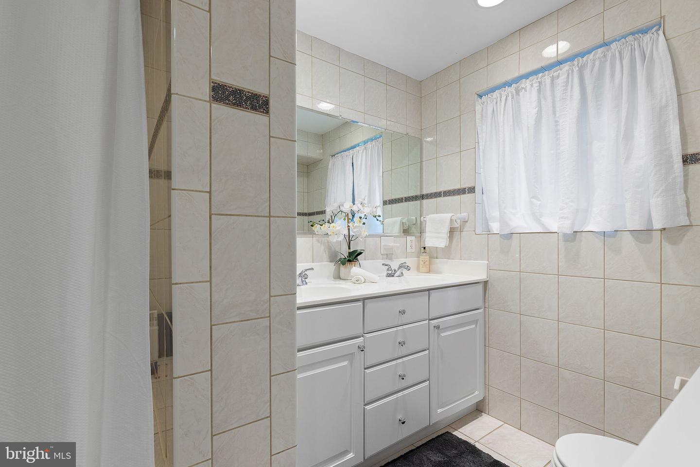 Falls Church, Virginia, 22041, United States, ,3 BathroomsBathrooms,Residential,Active,1843858