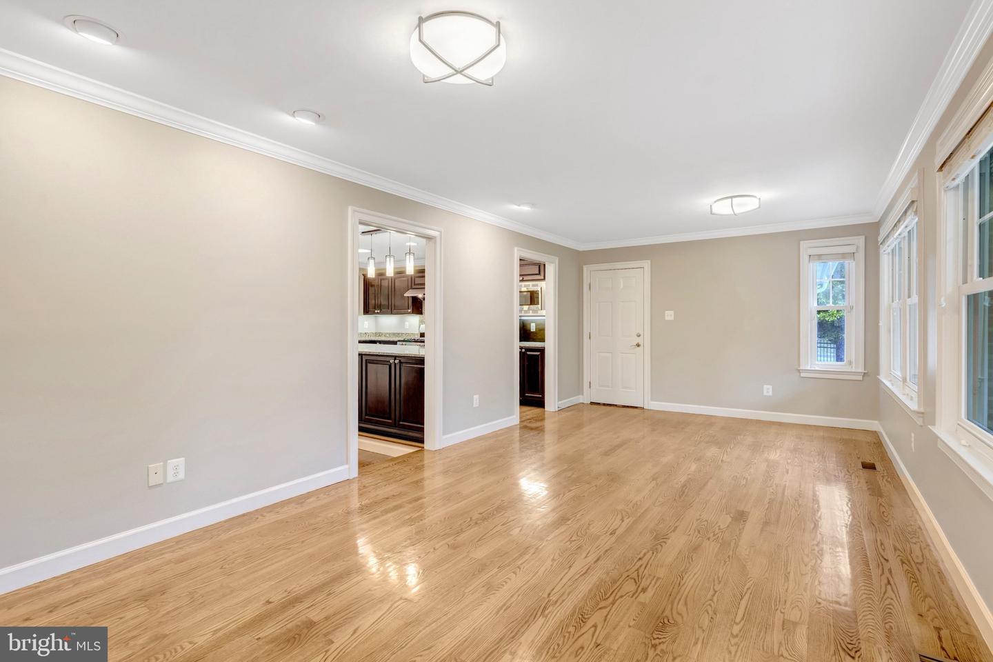 Fairfax, Virginia, 22030, United States, 4 Bedrooms Bedrooms, ,3 BathroomsBathrooms,Residential,Active,2045005