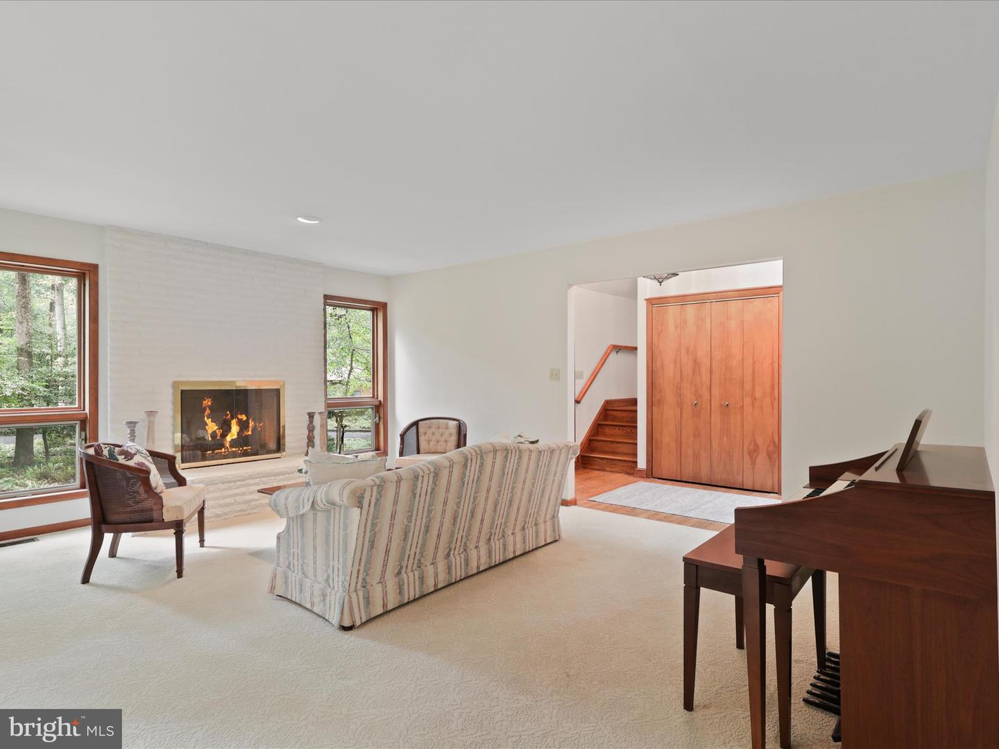 Clifton, Virginia, 20124, United States, 5 Bedrooms Bedrooms, ,4 BathroomsBathrooms,Residential,Active,1943827