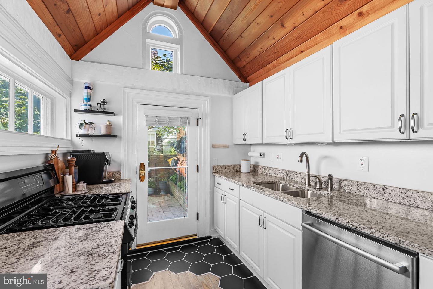 Alexandria, Virginia, 22314, United States, 3 Bedrooms Bedrooms, ,3 BathroomsBathrooms,Residential,Active,1927676