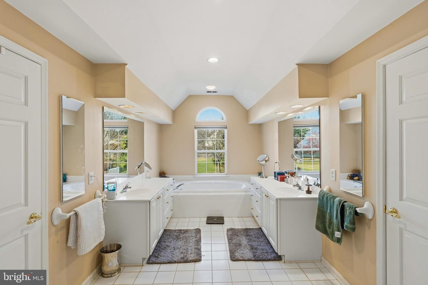 Pennington, New Jersey, 08534, United States, 4 Bedrooms Bedrooms, ,5 BathroomsBathrooms,Residential,Active,1999934