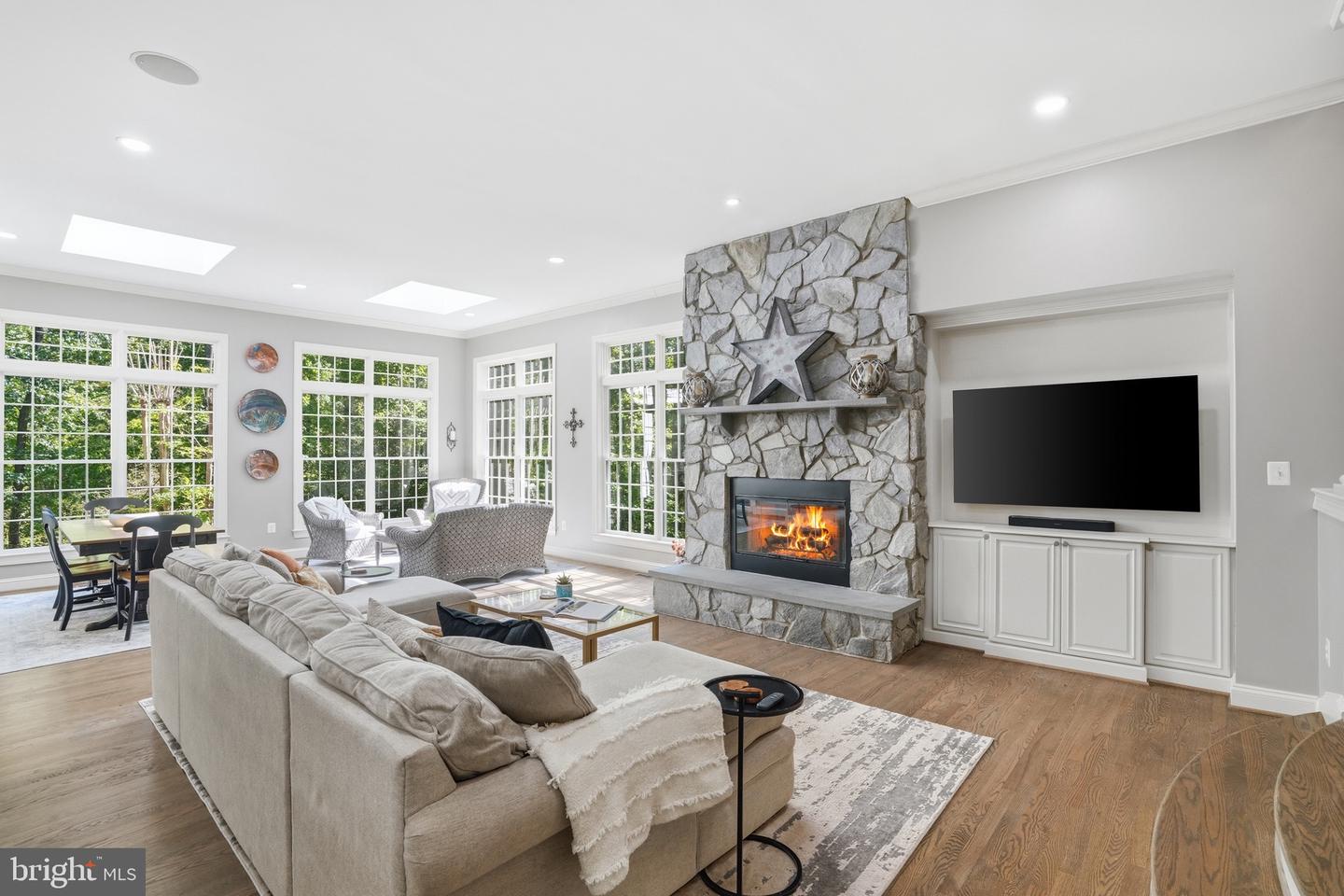 Great Falls, Virginia, 22066, United States, 5 Bedrooms Bedrooms, ,7 BathroomsBathrooms,Residential,Active,2044999