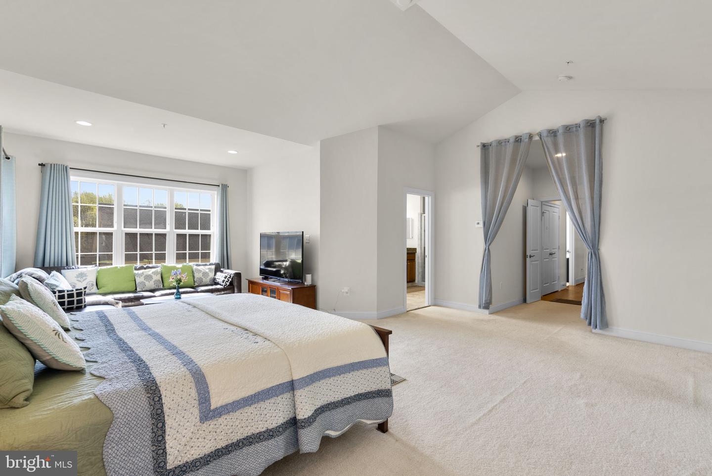 Clarksburg, Maryland, 20871, United States, 4 Bedrooms Bedrooms, ,4 BathroomsBathrooms,Residential,Active,2037095