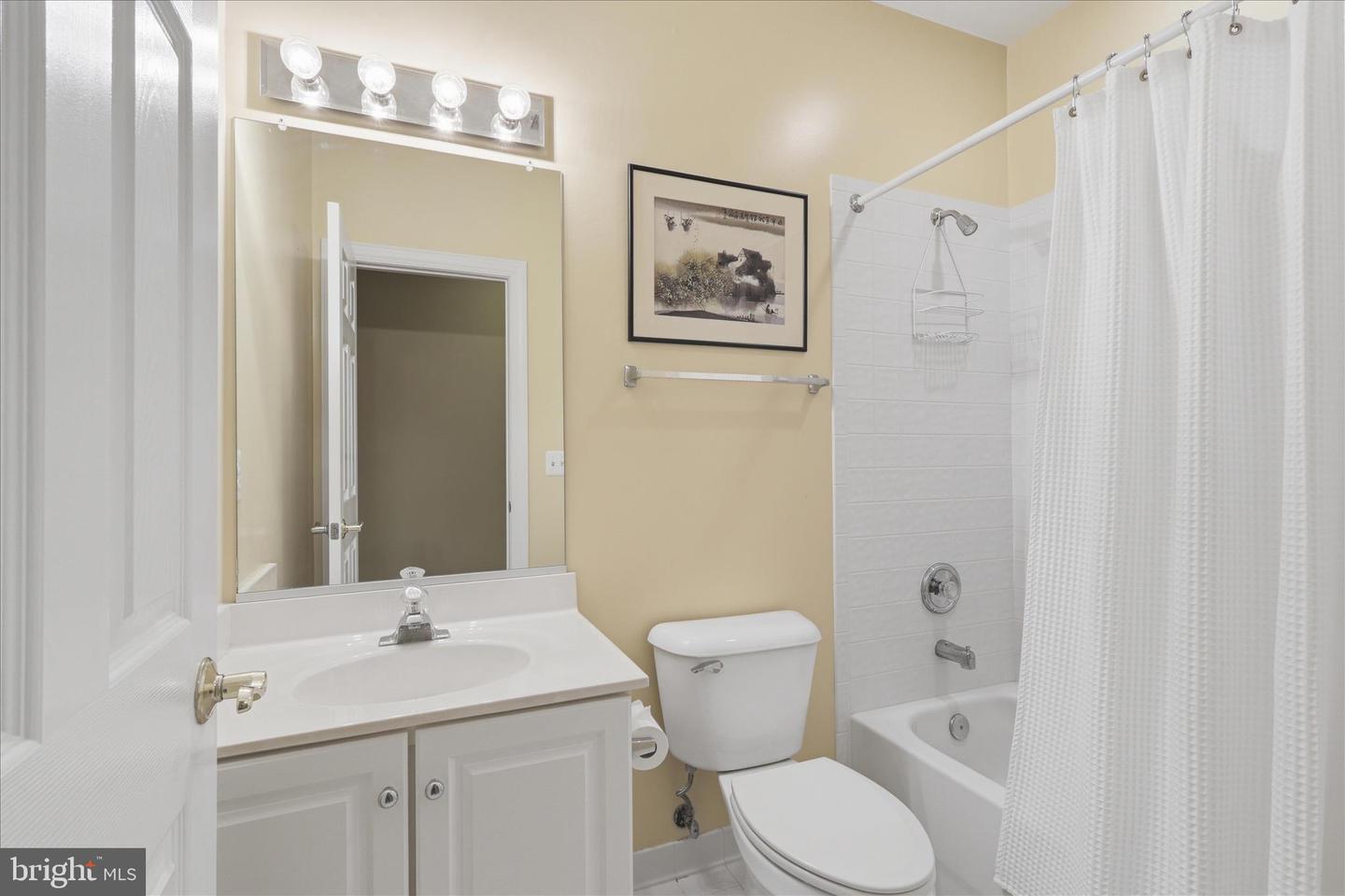 Oakton, Virginia, 22124, United States, 5 Bedrooms Bedrooms, ,5 BathroomsBathrooms,Residential,Pending,2045766