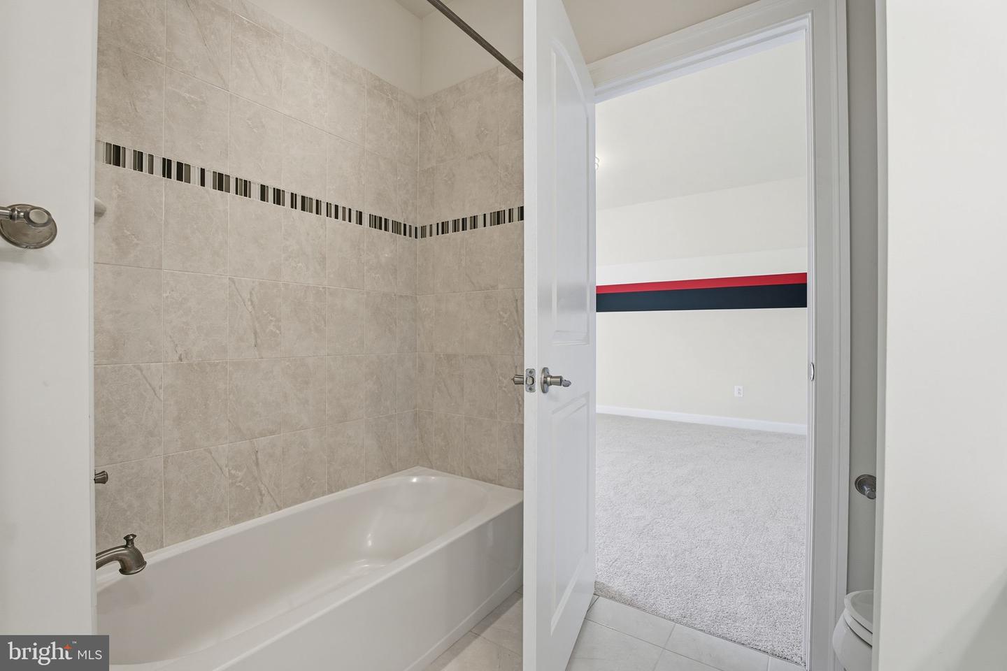 Clarksburg, Maryland, 20871, United States, 5 Bedrooms Bedrooms, ,5 BathroomsBathrooms,Residential,Contingent,2045769