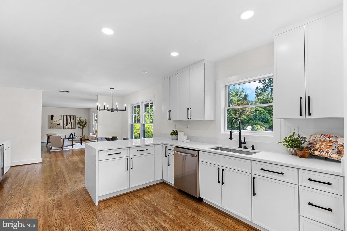 Falls Church, Virginia, 22044, United States, 4 Bedrooms Bedrooms, ,3 BathroomsBathrooms,Residential,Active,1894525