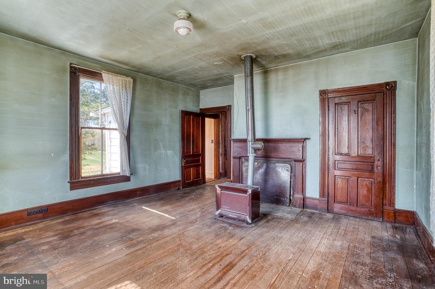 Culpeper, Virginia, 22701, United States, 4 Bedrooms Bedrooms, ,1 BathroomBathrooms,Residential,Active,1799358