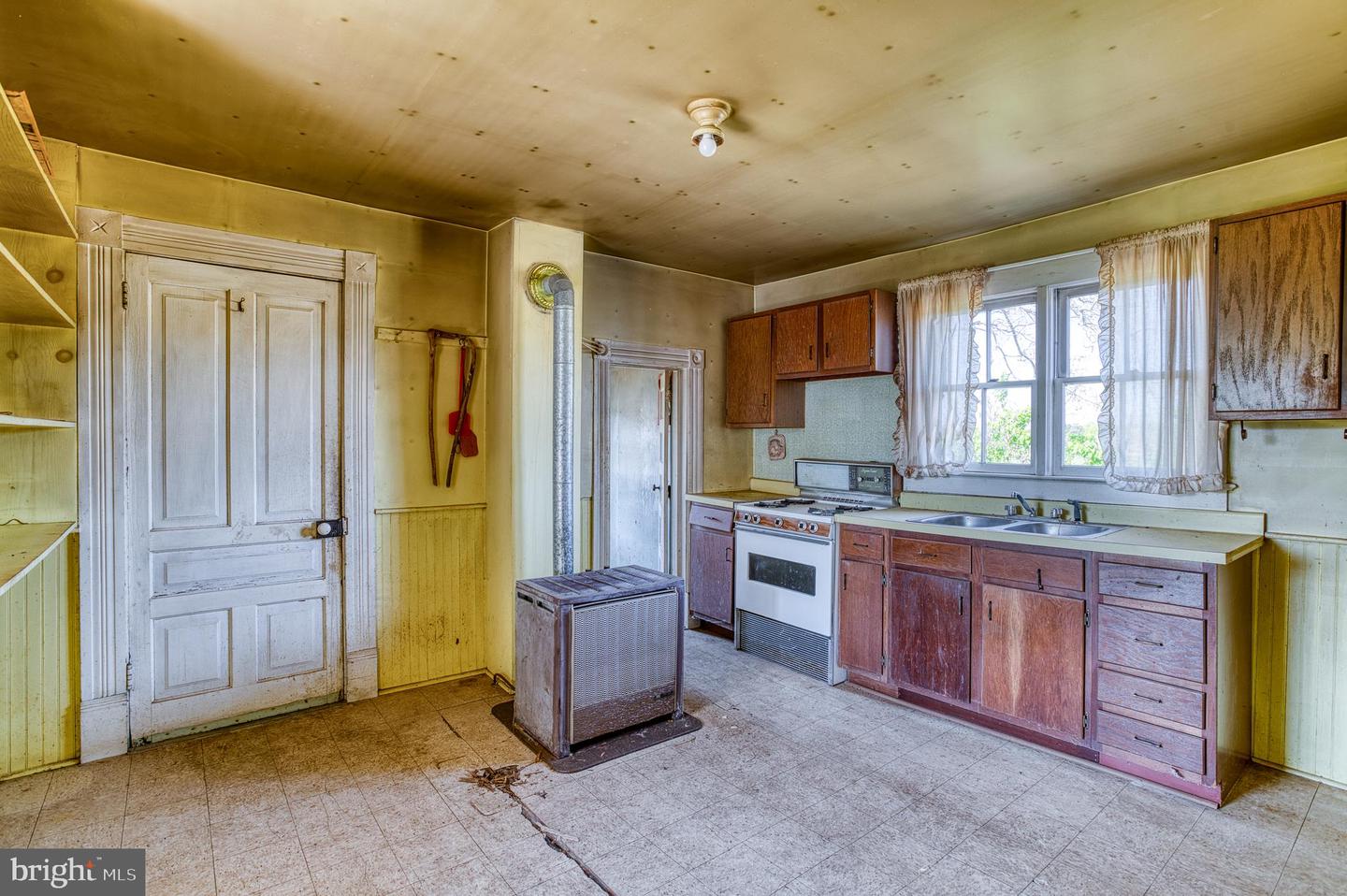 Culpeper, Virginia, 22701, United States, 4 Bedrooms Bedrooms, ,1 BathroomBathrooms,Residential,Active,1799358