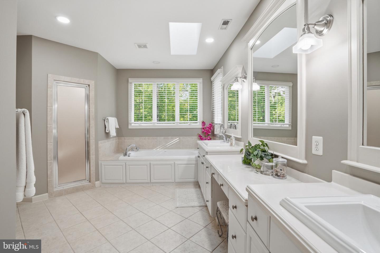 Great Falls, Virginia, 22066, United States, 5 Bedrooms Bedrooms, ,7 BathroomsBathrooms,Residential,Active,2044999