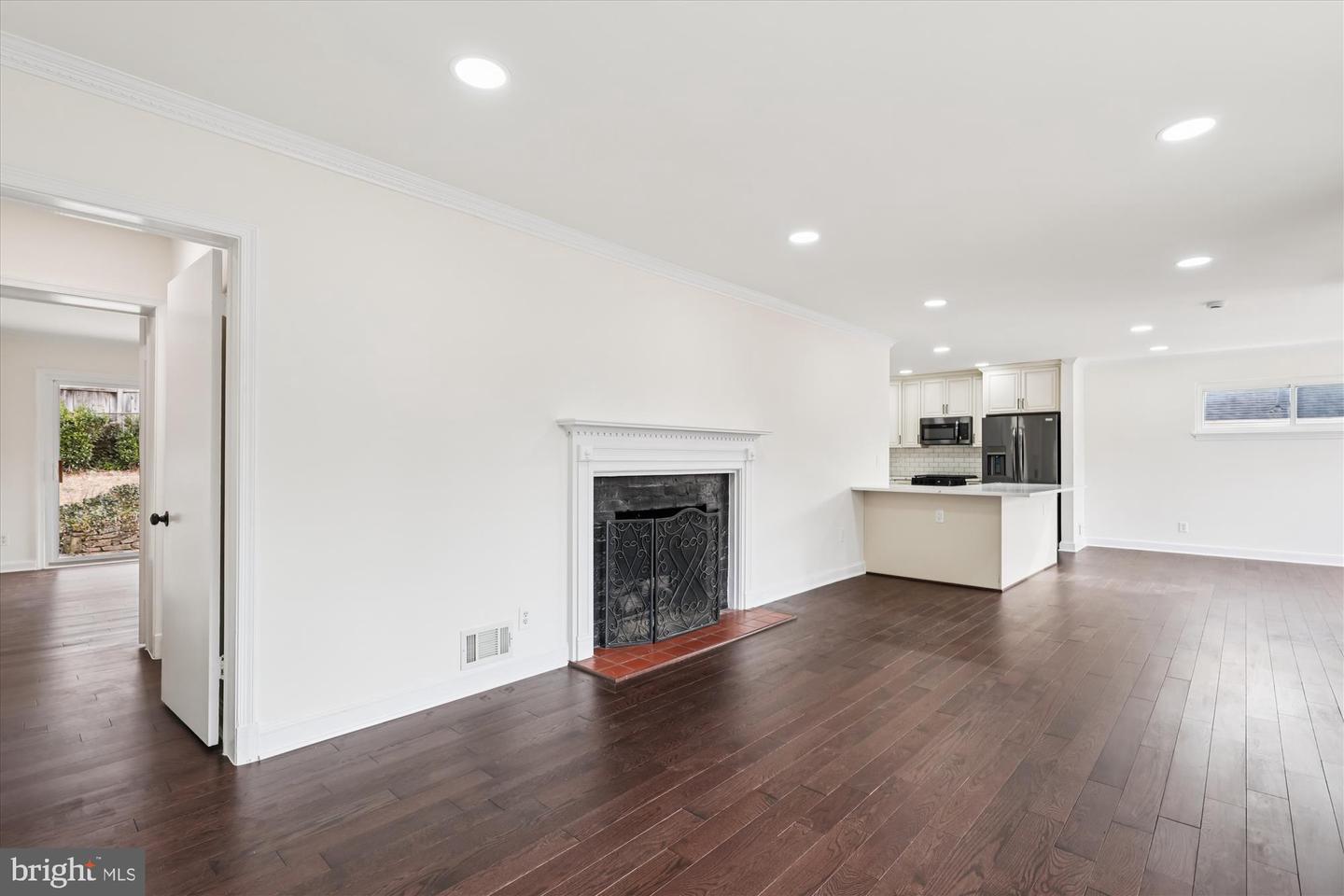 Arlington, Virginia, 22207, United States, 3 Bedrooms Bedrooms, ,3 BathroomsBathrooms,Residential,Active,2012923