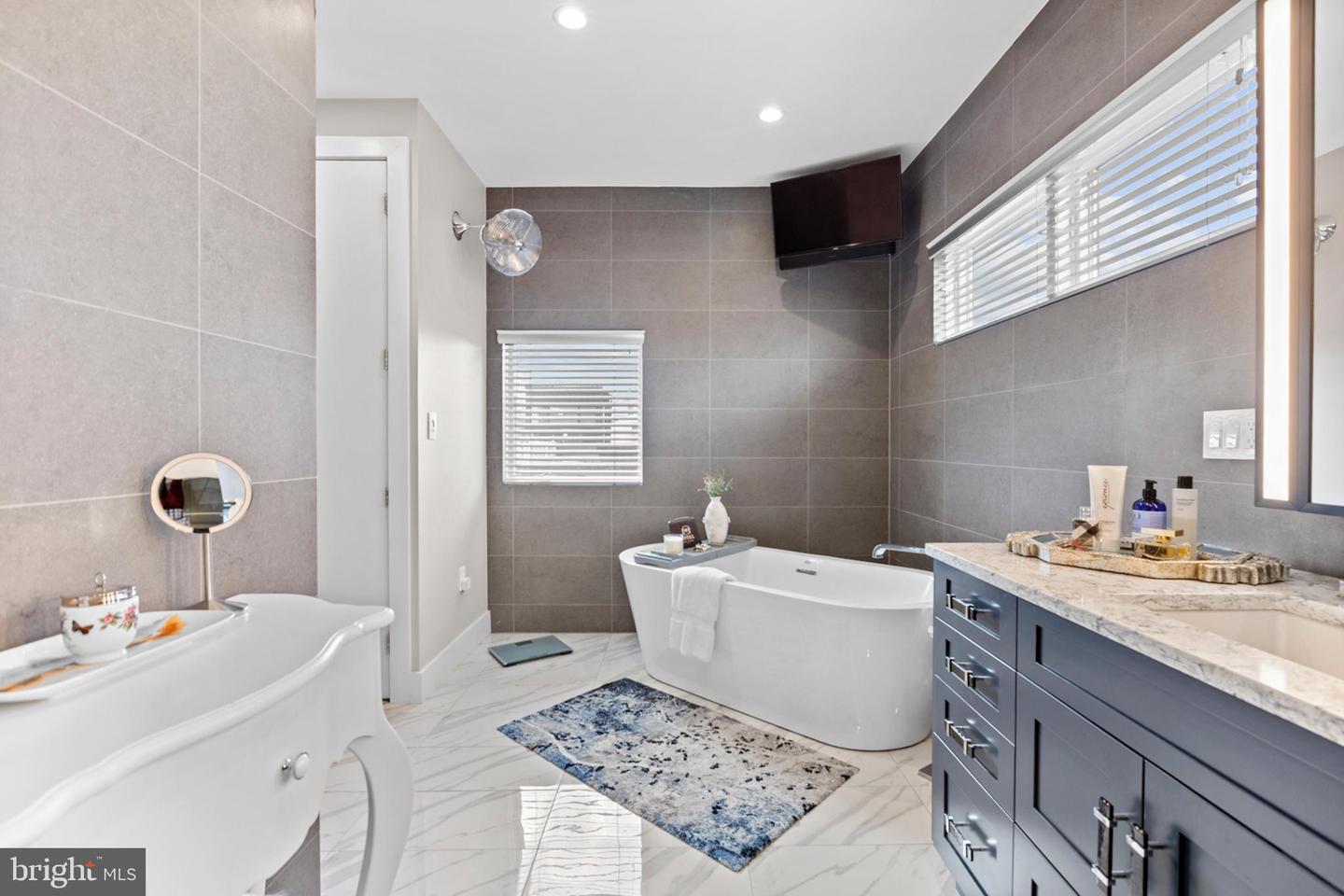 Philadelphia, Pennsylvania, 19146, United States, ,6 BathroomsBathrooms,Residential,Active,1862906