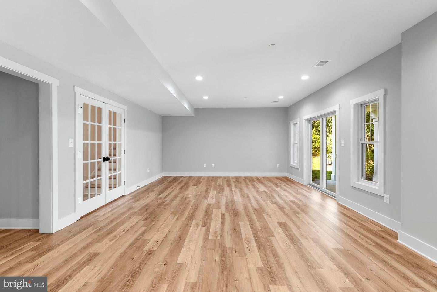 Highland, Maryland, 20777, United States, 5 Bedrooms Bedrooms, ,5 BathroomsBathrooms,Residential,Active,1944059