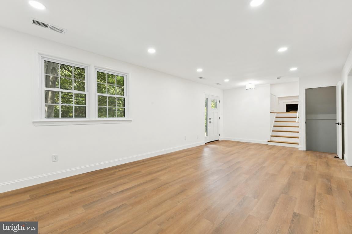 Arlington, Virginia, 22207, United States, 4 Bedrooms Bedrooms, ,3 BathroomsBathrooms,Residential,Active,1934775