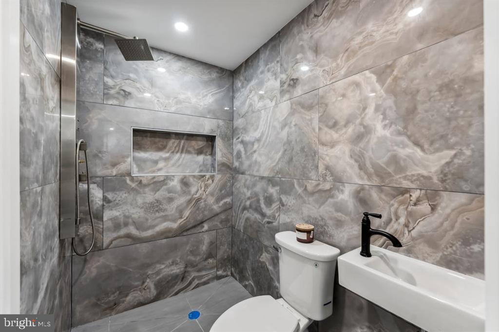 Washington, District Of Columbia, 20018, United States, 5 Bedrooms Bedrooms, ,5 BathroomsBathrooms,Residential,Active,2007330