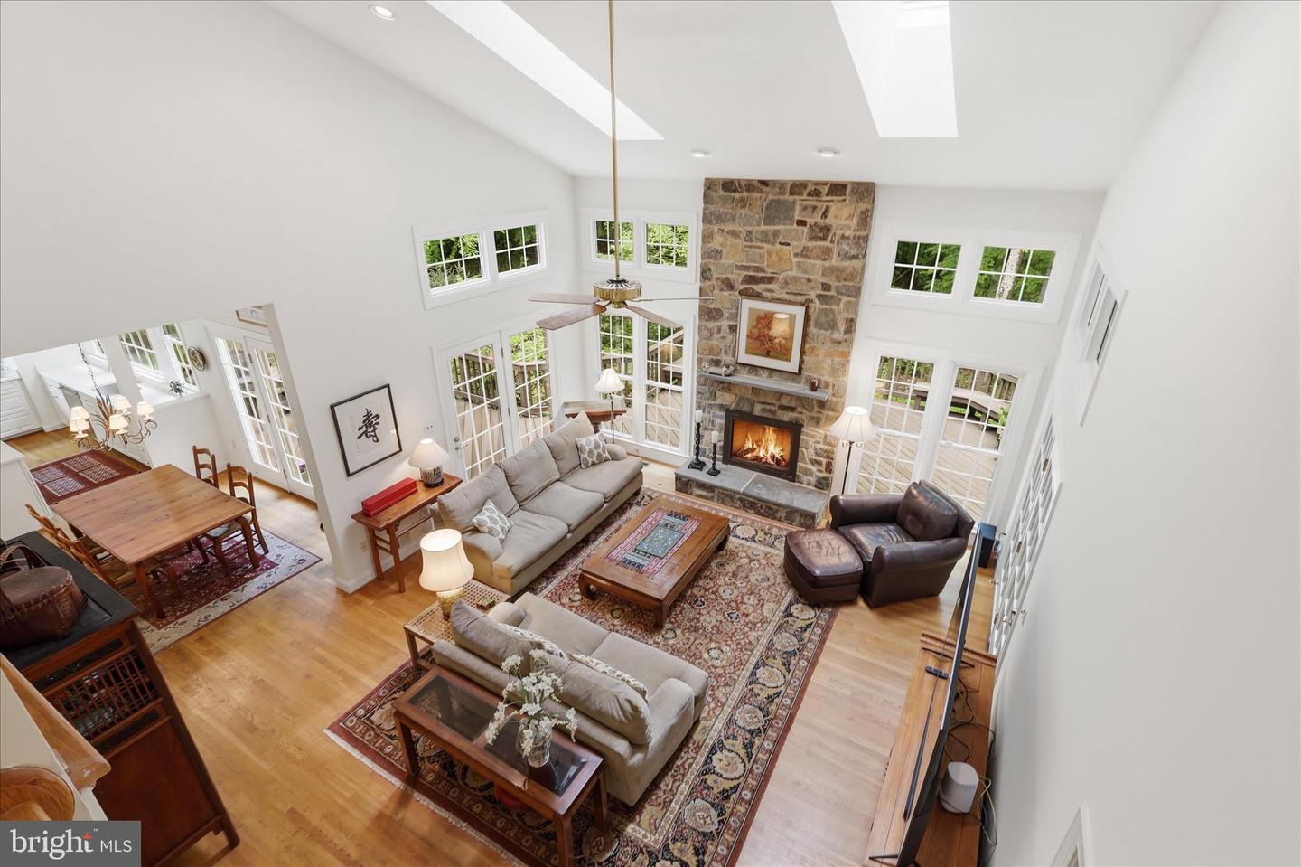Oakton, Virginia, 22124, United States, 5 Bedrooms Bedrooms, ,5 BathroomsBathrooms,Residential,Pending,2045766