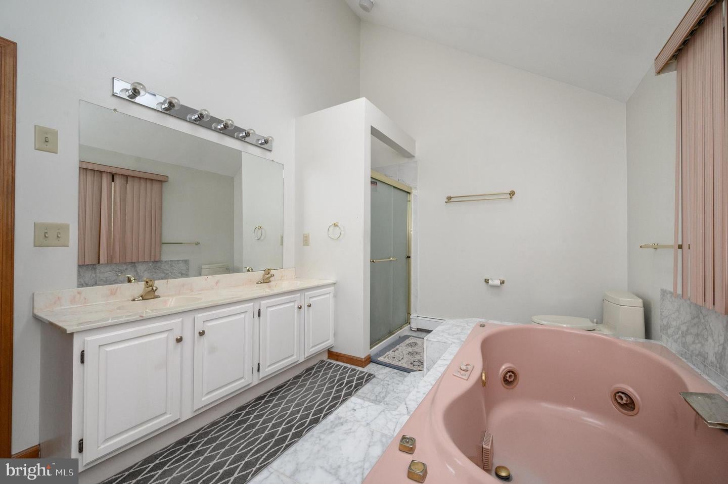 Monmouth Junction, New Jersey, 08852, United States, 5 Bedrooms Bedrooms, ,5 BathroomsBathrooms,Residential,Active,1987239