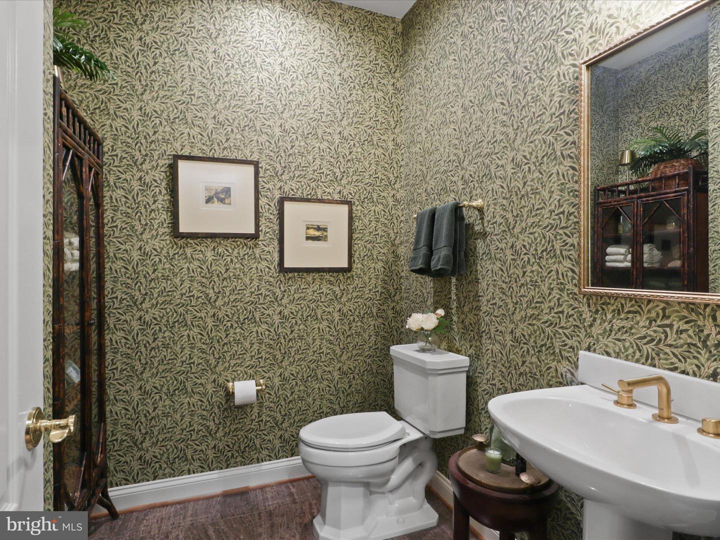 Fairfax Station, Virginia, 22039, United States, 5 Bedrooms Bedrooms, ,5 BathroomsBathrooms,Residential,Active,1943756