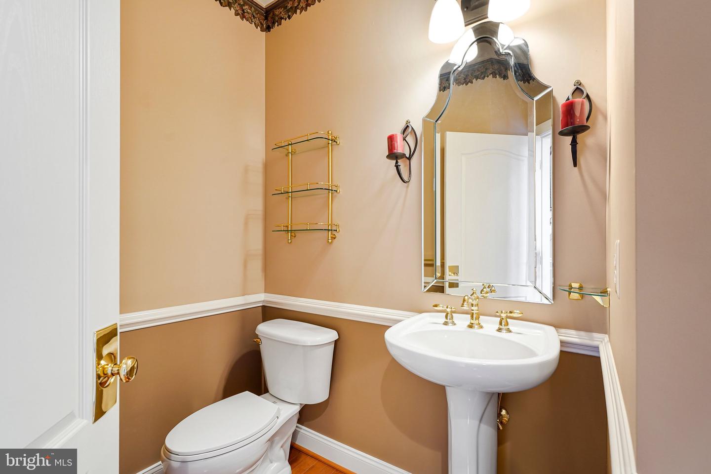 Leesburg, Virginia, 20175, United States, 5 Bedrooms Bedrooms, ,5 BathroomsBathrooms,Residential,Active,2021689