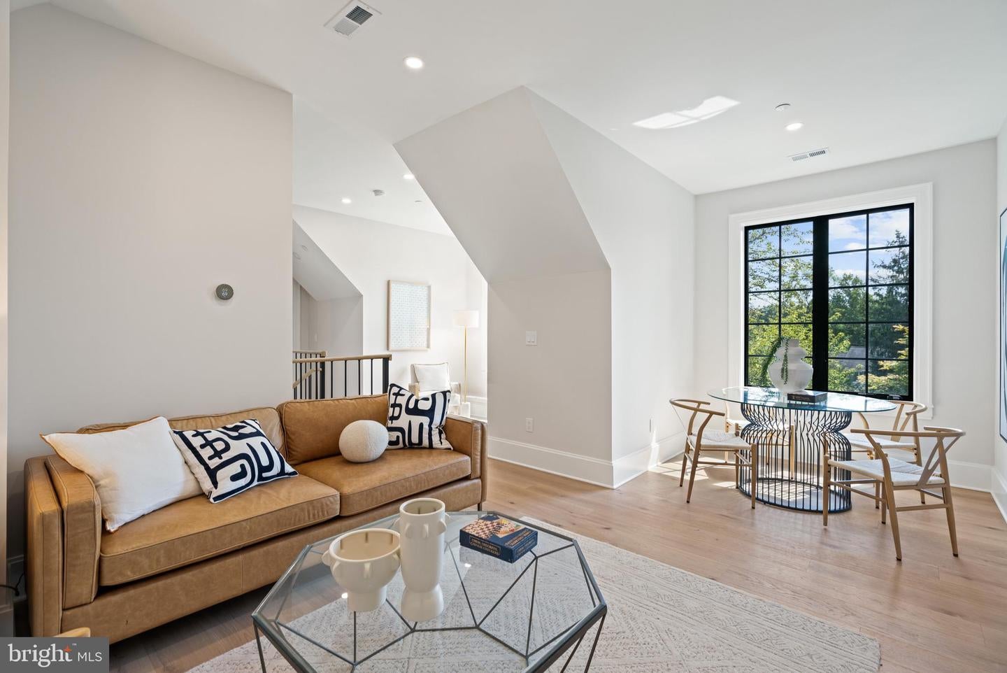 Washington, District Of Columbia, 20016, United States, 6 Bedrooms Bedrooms, ,8 BathroomsBathrooms,Residential,Active,1934802