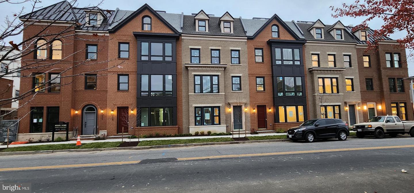 Alexandria, Virginia, 22314, United States, 4 Bedrooms Bedrooms, ,5 BathroomsBathrooms,Residential,Contingent,2001355