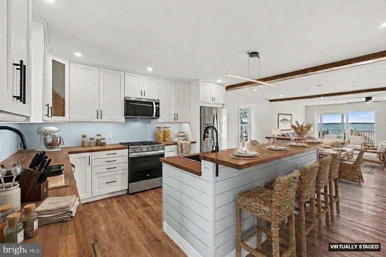 Sparrows Point, Maryland, 21219, United States, 5 Bedrooms Bedrooms, ,4 BathroomsBathrooms,Residential,Active,2041470