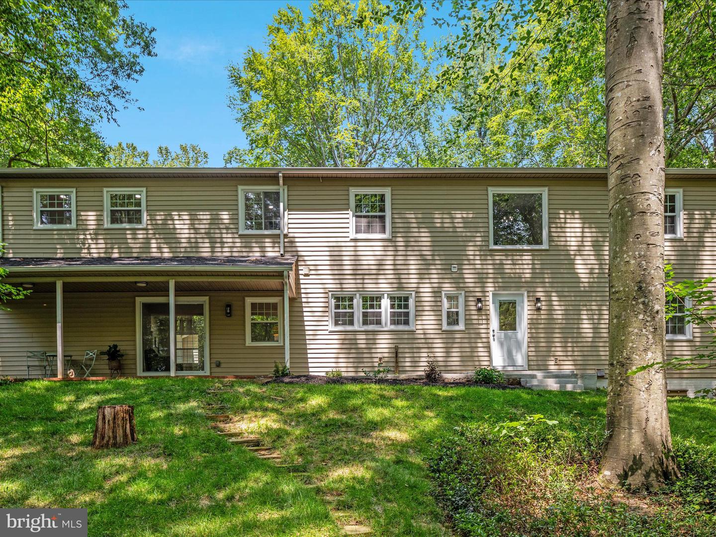 Clifton, Virginia, 20124, United States, 5 Bedrooms Bedrooms, ,5 BathroomsBathrooms,Residential,Active,1998598