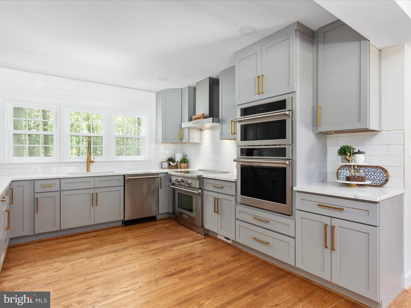 Clifton, Virginia, 20124, United States, 5 Bedrooms Bedrooms, ,5 BathroomsBathrooms,Residential,Active,1998598