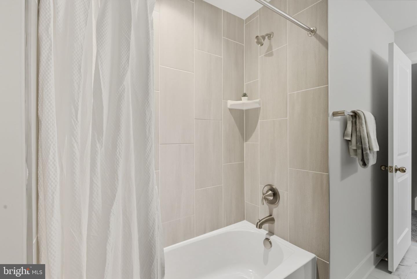 Washington Grove, Maryland, 20880, United States, 4 Bedrooms Bedrooms, ,4 BathroomsBathrooms,Residential,Active,1967308