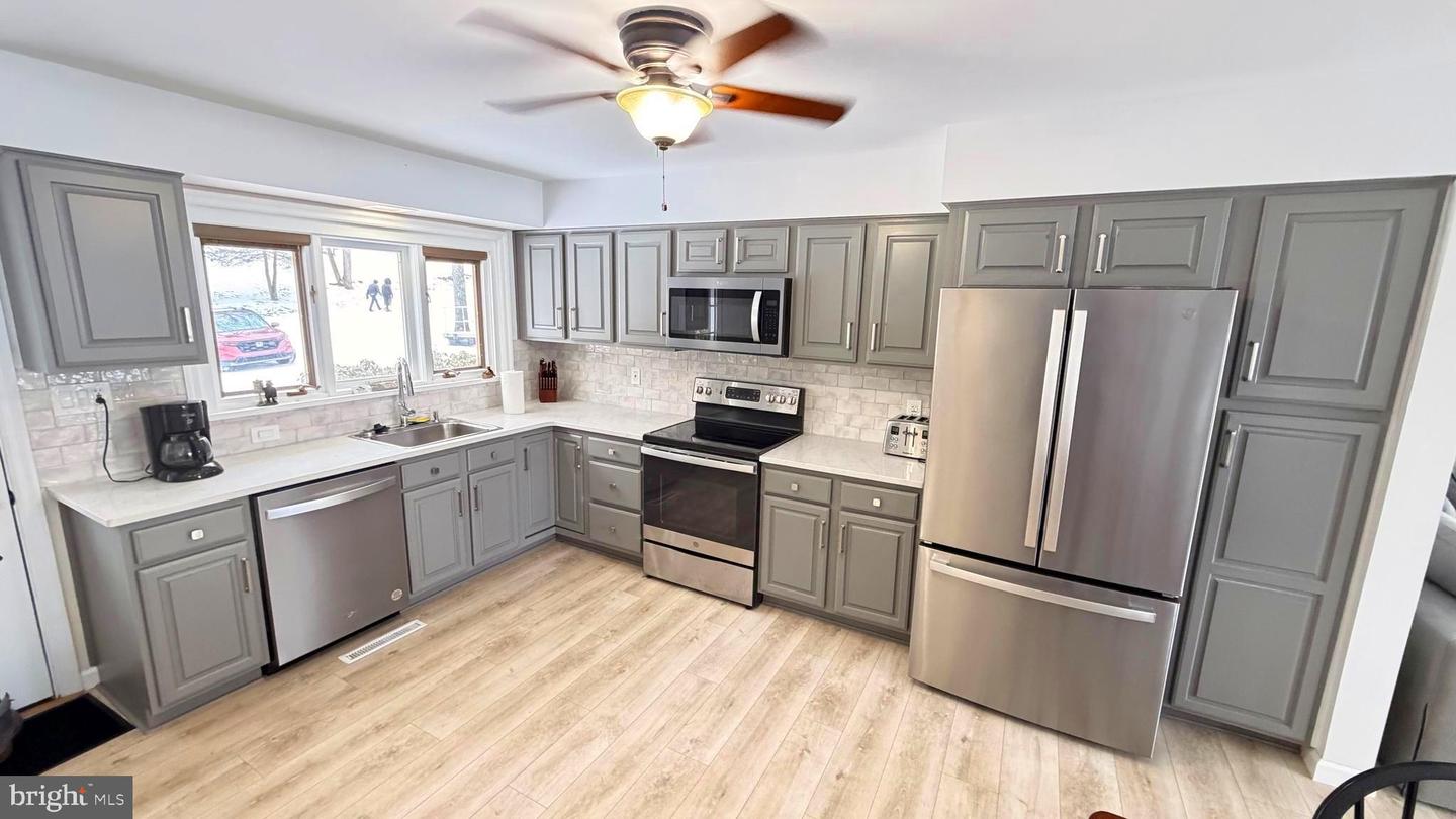 Lakeville, Pennsylvania, 18438, United States, 4 Bedrooms Bedrooms, ,2 BathroomsBathrooms,Residential,Active,2007650